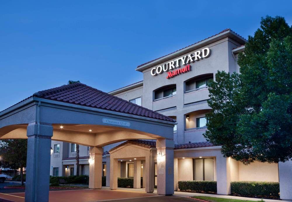 Courtyard By Marriott