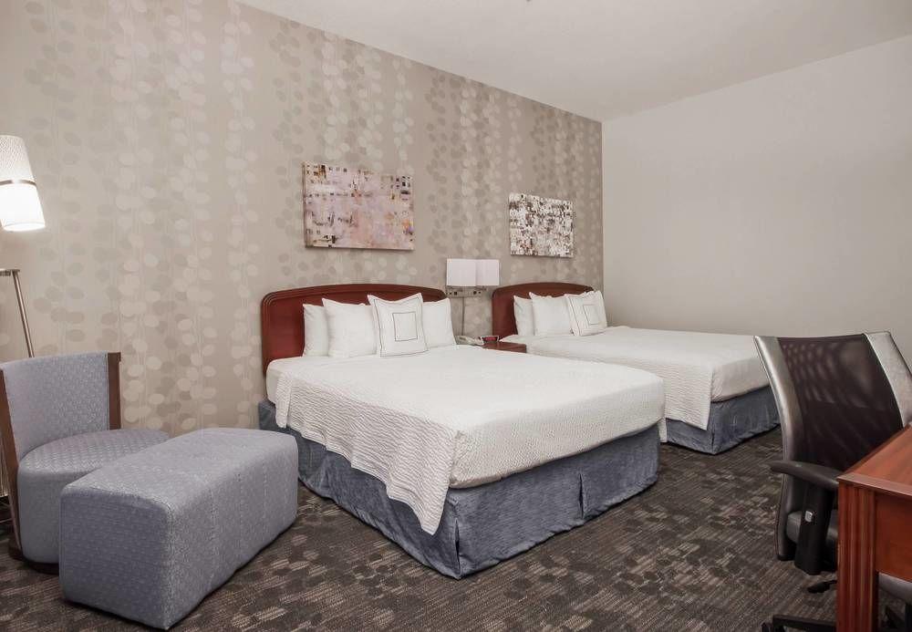 Courtyard By Marriott Hotel