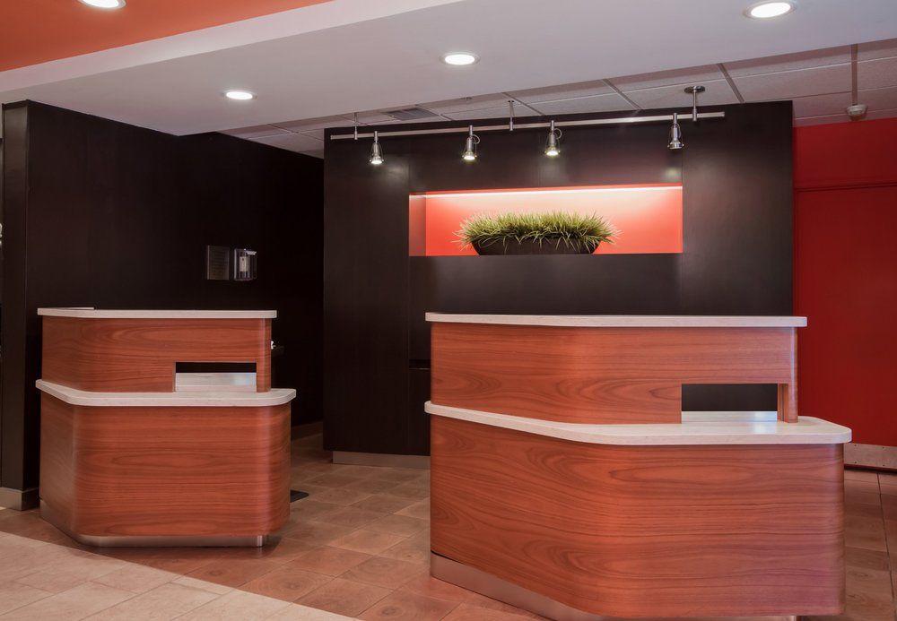 Courtyard By Marriott Hotel
