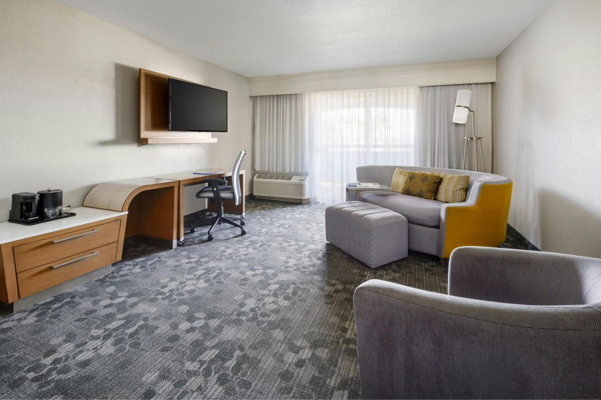 Courtyard By Marriott Palmdale