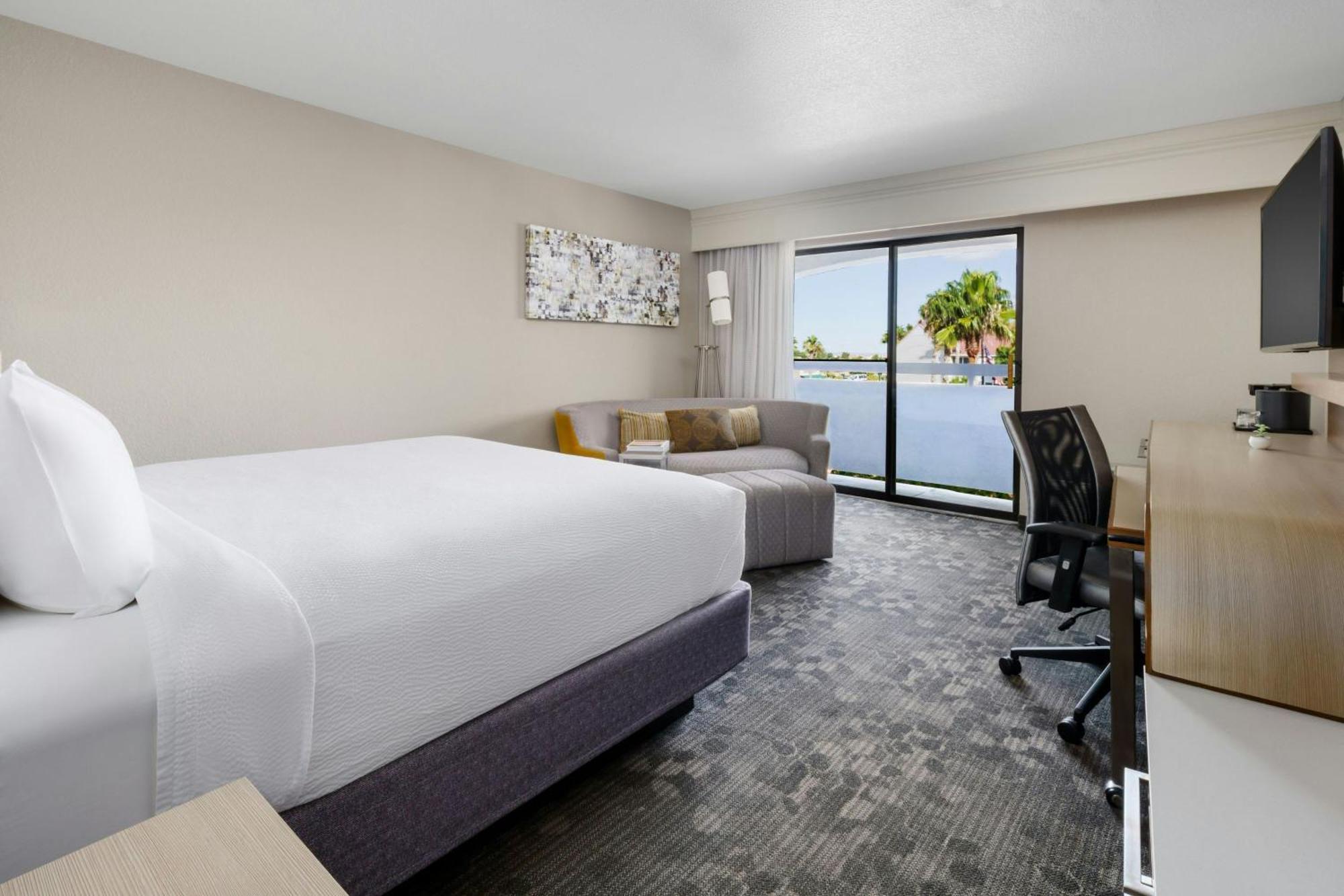 Courtyard By Marriott Palmdale