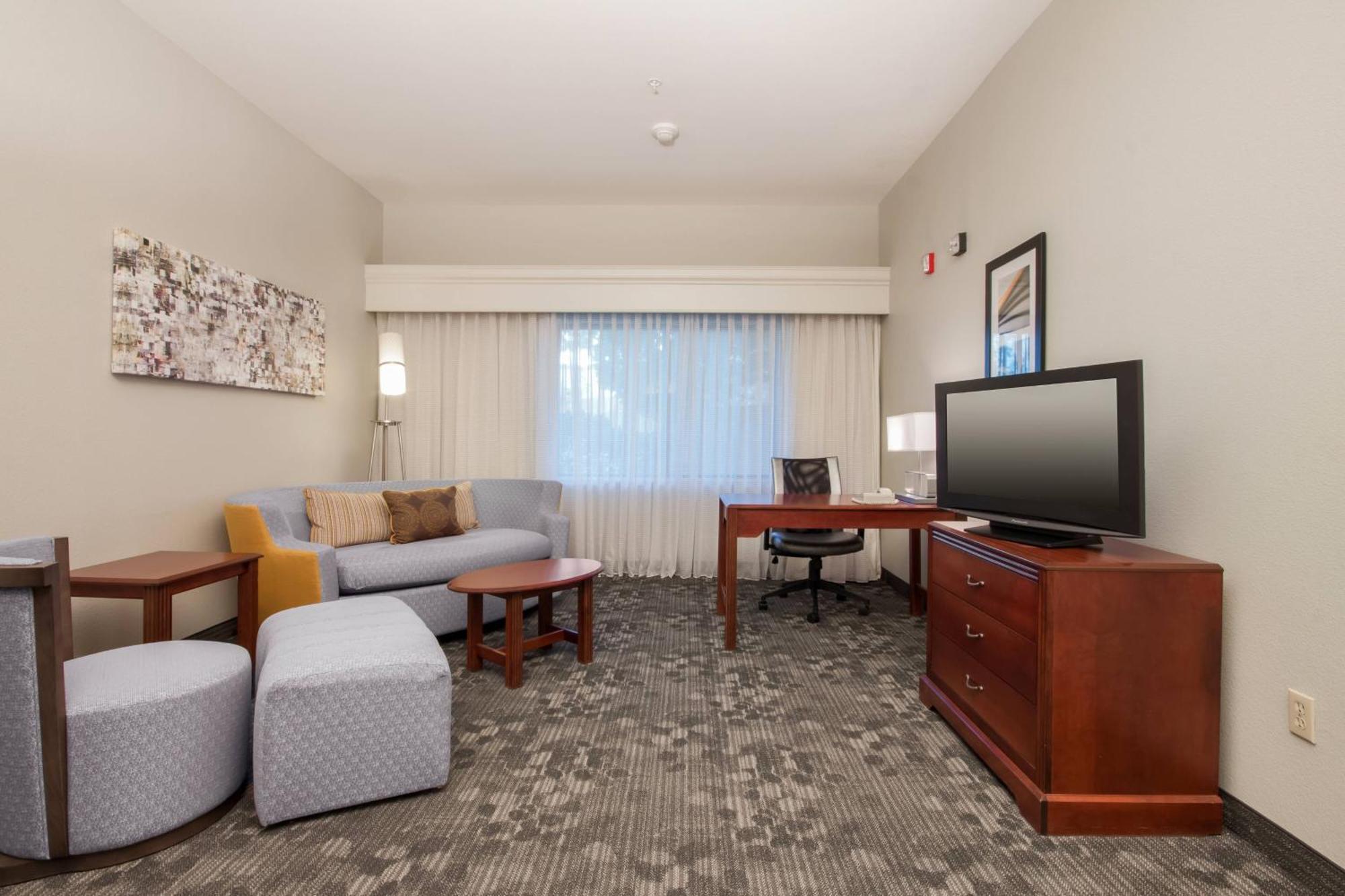 Courtyard By Marriott Hotel 3*